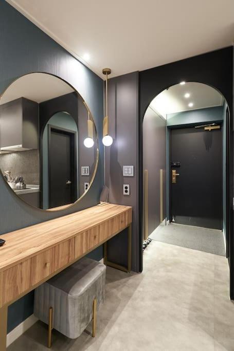 Apartment 1mins Hongik Station - Muse05